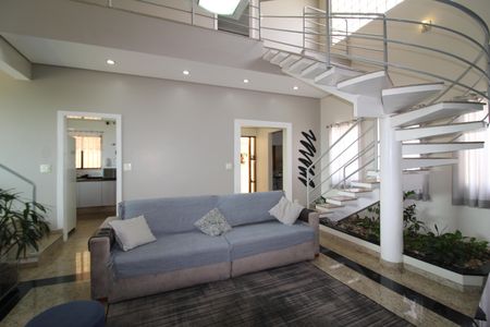 Casa à venda com 280m², 3 quartos e 8 vagasSala 1