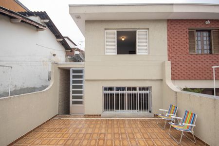 Casa à venda com 170m², 4 quartos e 2 vagas Casa à venda com 170m², 4 quartos e 2 vagasTerraço