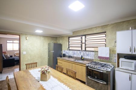 Casa à venda com 170m², 4 quartos e 2 vagas Casa à venda com 170m², 4 quartos e 2 vagasCozinha