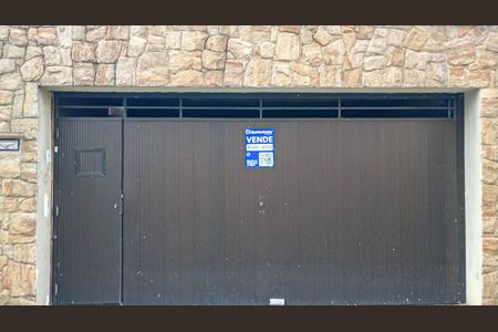 Casa à venda com 170m², 4 quartos e 2 vagas Casa à venda com 170m², 4 quartos e 2 vagasFachada