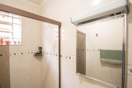 Casa à venda com 170m², 4 quartos e 2 vagas Casa à venda com 170m², 4 quartos e 2 vagasBanheiro 1