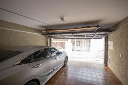 Casa à venda com 170m², 4 quartos e 2 vagas Casa à venda com 170m², 4 quartos e 2 vagasGaragem