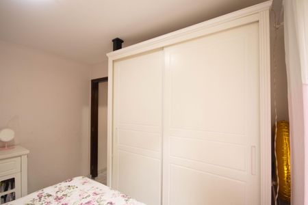 Casa à venda com 170m², 4 quartos e 2 vagas Casa à venda com 170m², 4 quartos e 2 vagasQuarto 2