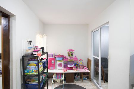 Casa à venda com 170m², 4 quartos e 2 vagas Casa à venda com 170m², 4 quartos e 2 vagasHall