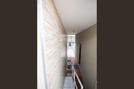 Casa à venda com 170m², 4 quartos e 2 vagas Casa à venda com 170m², 4 quartos e 2 vagasEscada