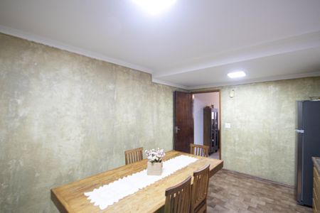 Casa à venda com 170m², 4 quartos e 2 vagas Casa à venda com 170m², 4 quartos e 2 vagasCozinha