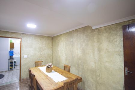 Casa à venda com 170m², 4 quartos e 2 vagas Casa à venda com 170m², 4 quartos e 2 vagasCozinha