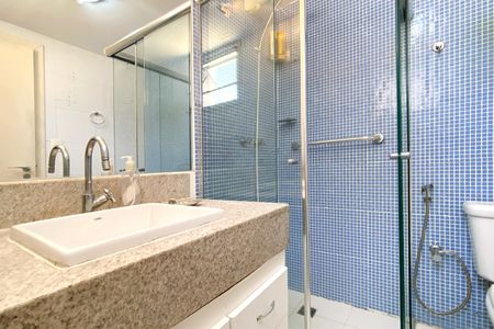 Apartamento à venda com 274m², 4 quartos e 3 vagasBanheiro da Suíte 1