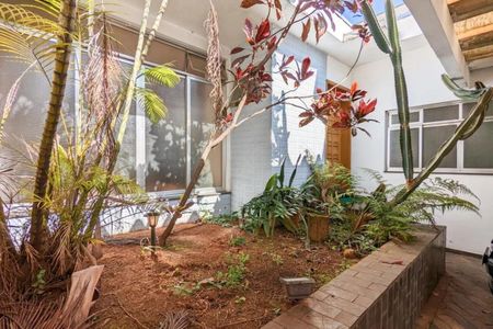 Casa à venda com 270m², 3 quartos e 4 vagas