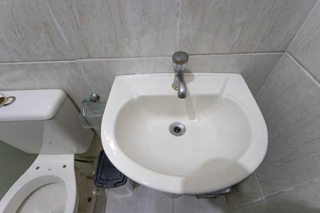 Casa à venda com 132m², 2 quartos e 2 vagas Casa à venda com 132m², 2 quartos e 2 vagasBanheiro de serviço