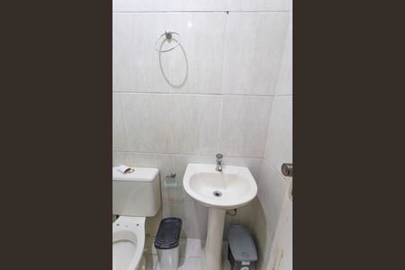 Casa à venda com 132m², 2 quartos e 2 vagas Casa à venda com 132m², 2 quartos e 2 vagasBanheiro de serviço