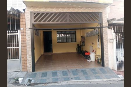 Casa à venda com 132m², 2 quartos e 2 vagas Casa à venda com 132m², 2 quartos e 2 vagasFachada