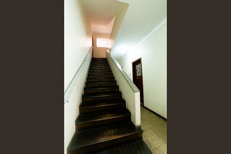 Apartamento à venda com 70m², 4 quartos e sem vaga Apartamento à venda com 70m², 4 quartos e sem vagaEscada