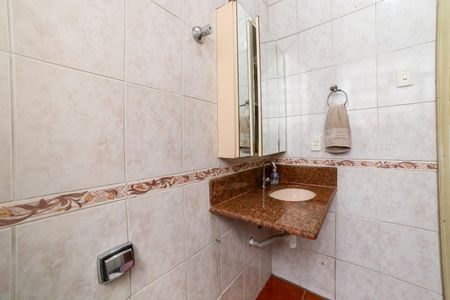 Apartamento à venda com 70m², 4 quartos e sem vaga Apartamento à venda com 70m², 4 quartos e sem vagaBanheiro Social