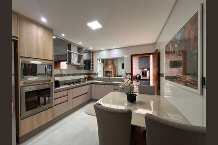 Casa de condomínio à venda com 117m², 2 quartos e 2 vagas Casa de condomínio à venda com 117m², 2 quartos e 2 vagasCozinha