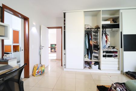 Casa para alugar com 490m², 4 quartos e 4 vagasQuarto 2 - Suíte