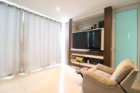 Casa para alugar com 490m², 4 quartos e 4 vagasSala de TV