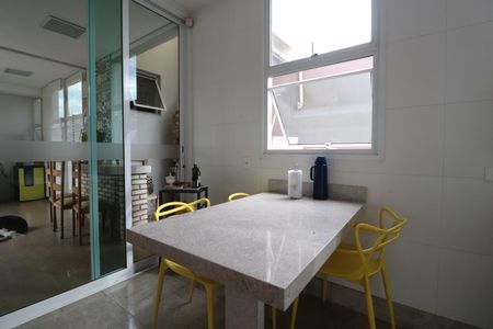 Casa para alugar com 490m², 4 quartos e 4 vagasCozinha