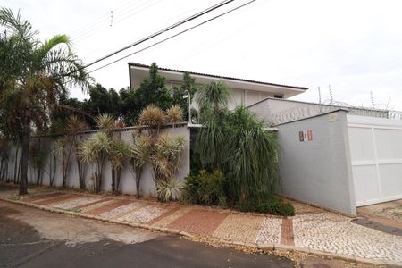 Casa para alugar com 490m², 4 quartos e 4 vagasFachada