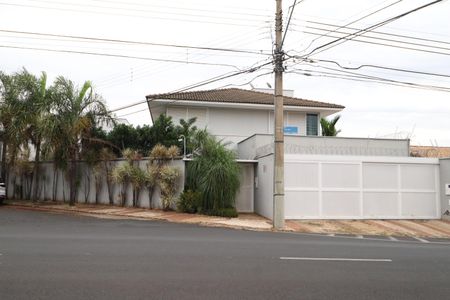 Casa para alugar com 490m², 4 quartos e 4 vagasFachada