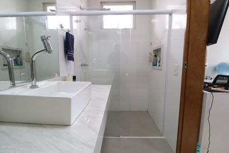 Casa para alugar com 490m², 4 quartos e 4 vagasBanheiro do Quarto 1