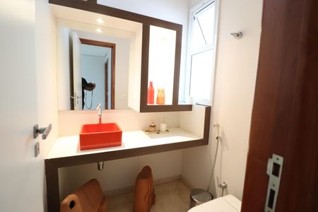 Casa para alugar com 490m², 4 quartos e 4 vagasLavabo