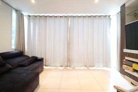 Casa para alugar com 490m², 4 quartos e 4 vagasSala de TV