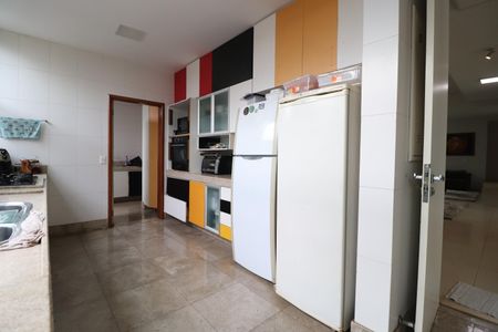 Casa para alugar com 490m², 4 quartos e 4 vagasCozinha