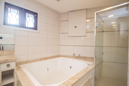 Casa à venda com 297m², 4 quartos e sem vagaBanheiro suíte 2