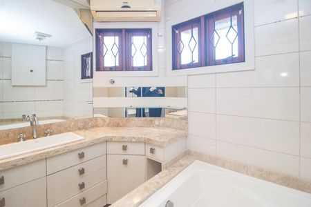 Casa à venda com 297m², 4 quartos e sem vagaBanheiro suíte 2