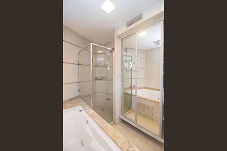 Casa à venda com 297m², 4 quartos e sem vagaBanheiro suíte 2