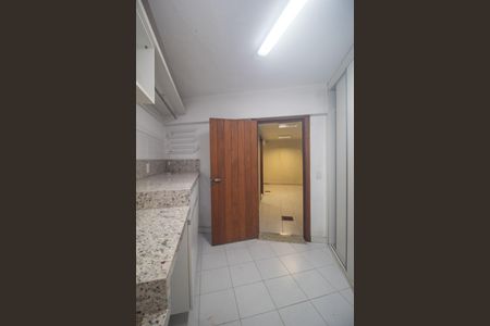 Casa à venda com 297m², 4 quartos e sem vagaÁrea de serviço