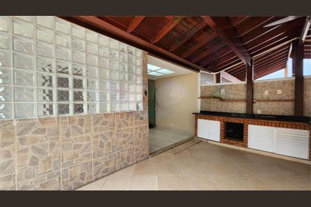 Casa à venda com 102m², 3 quartos e 2 vagas