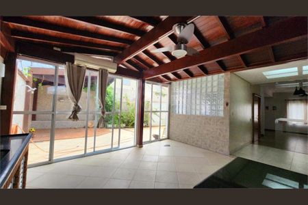 Casa à venda com 102m², 3 quartos e 2 vagas