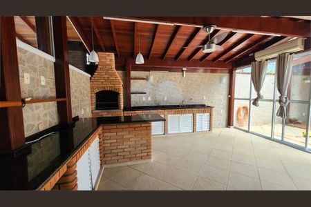 Casa à venda com 102m², 3 quartos e 2 vagas
