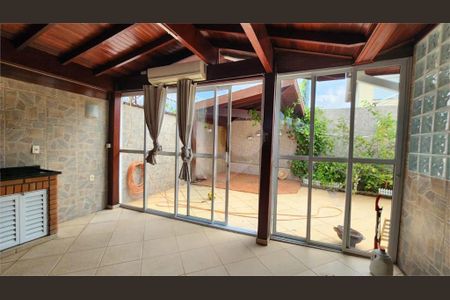 Casa à venda com 102m², 3 quartos e 2 vagas