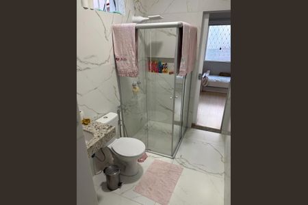 Casa à venda com 340m², 5 quartos e 4 vagas Casa à venda com 340m², 5 quartos e 4 vagasBanheiro