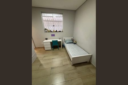 Casa à venda com 340m², 5 quartos e 4 vagas Casa à venda com 340m², 5 quartos e 4 vagasQuarto