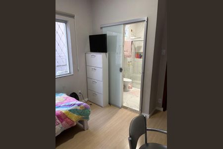 Casa à venda com 340m², 5 quartos e 4 vagas Casa à venda com 340m², 5 quartos e 4 vagasQuarto