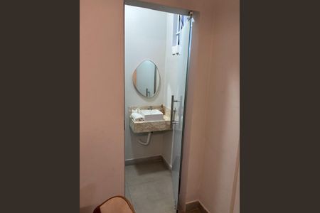 Casa à venda com 340m², 5 quartos e 4 vagas Casa à venda com 340m², 5 quartos e 4 vagasBanheiro