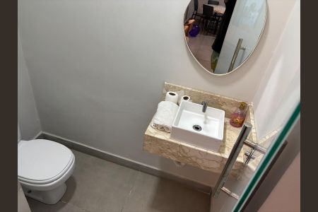 Casa à venda com 340m², 5 quartos e 4 vagas Casa à venda com 340m², 5 quartos e 4 vagasBanheiro