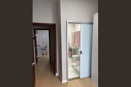 Casa à venda com 340m², 5 quartos e 4 vagas Casa à venda com 340m², 5 quartos e 4 vagasQuarto