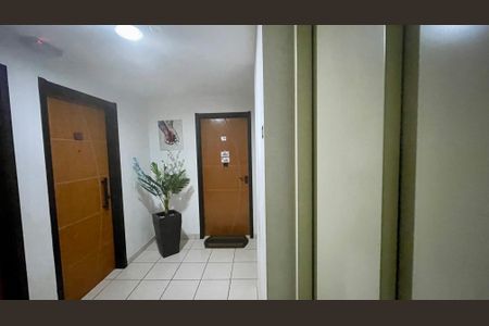 Apartamento à venda com 57m², 3 quartos e 1 vaga Apartamento à venda com 57m², 3 quartos e 1 vagaPorta entrada