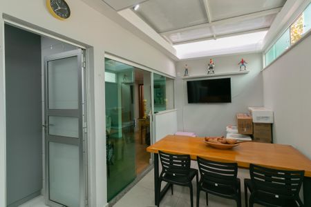 Apartamento à venda com 110m², 2 quartos e 2 vagasCozinha