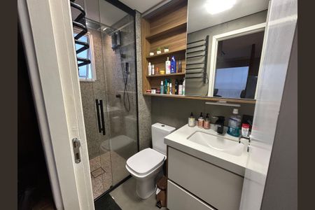 Banheiro de apartamento à venda com 1 quarto, 31m² em Vila Tolstoi, São Paulo