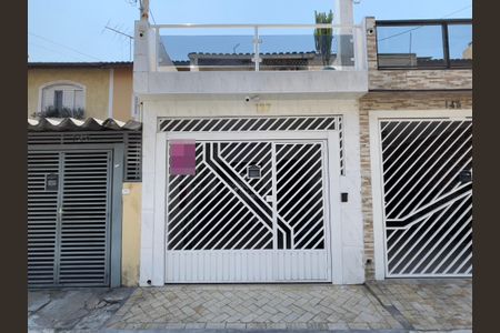 Casa à venda com 94m², 2 quartos e 1 vaga Casa à venda com 94m², 2 quartos e 1 vagaFachada
