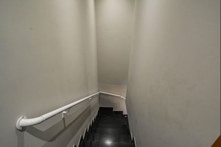 Apartamento à venda com 120m², 2 quartos e 2 vagas Apartamento à venda com 120m², 2 quartos e 2 vagasEscada