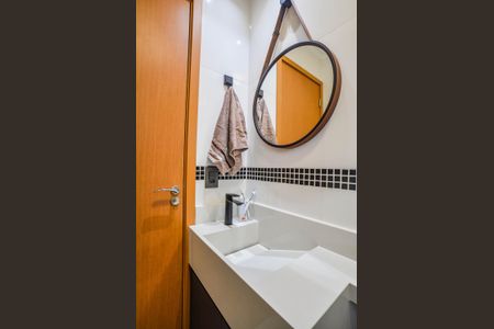 Apartamento à venda com 120m², 2 quartos e 2 vagas Apartamento à venda com 120m², 2 quartos e 2 vagasBanheiro da Suíte