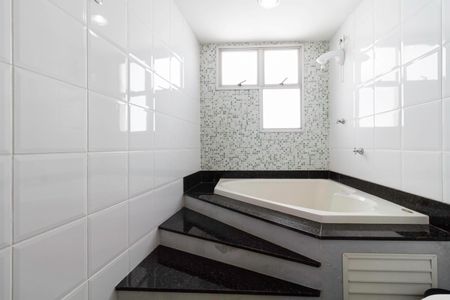 Apartamento à venda com 160m², 4 quartos e 2 vagas Apartamento à venda com 160m², 4 quartos e 2 vagasCobertura - Banheiro social 2