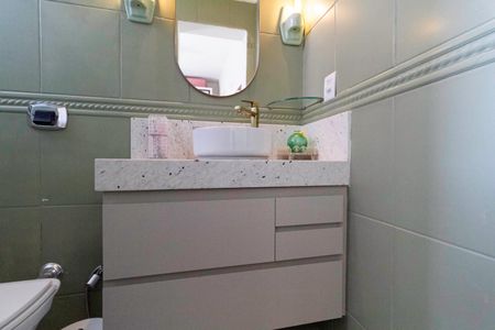 Apartamento à venda com 160m², 4 quartos e 2 vagas Apartamento à venda com 160m², 4 quartos e 2 vagasBanheiro da suíte